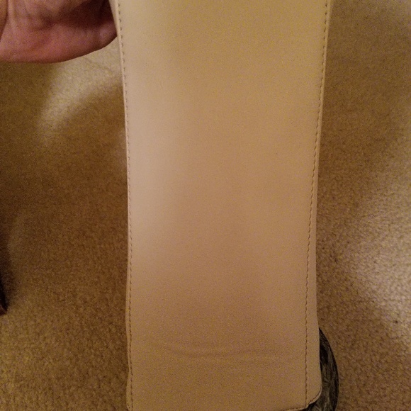 ๐ BNWT BCBG Clare Satchel - Picture 5 of 7